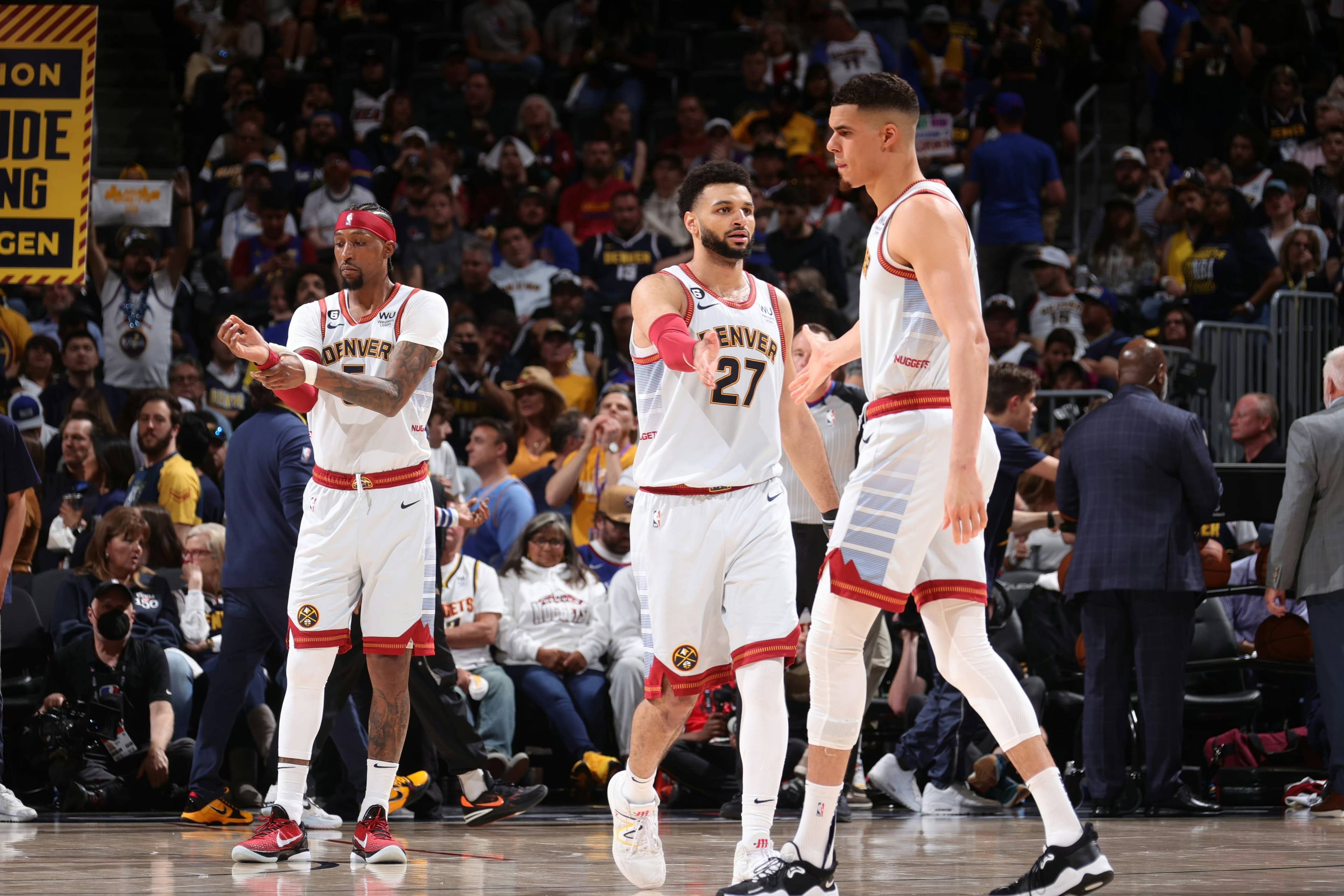 FB体育-体育界热点!观赛一方压倒性优势,球队跻身前列