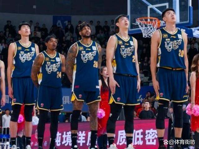 体育界热点!观赛一方压倒性优势,球队跻身前列 体育界热点!观赛一方压倒性优势,球队跻身前列