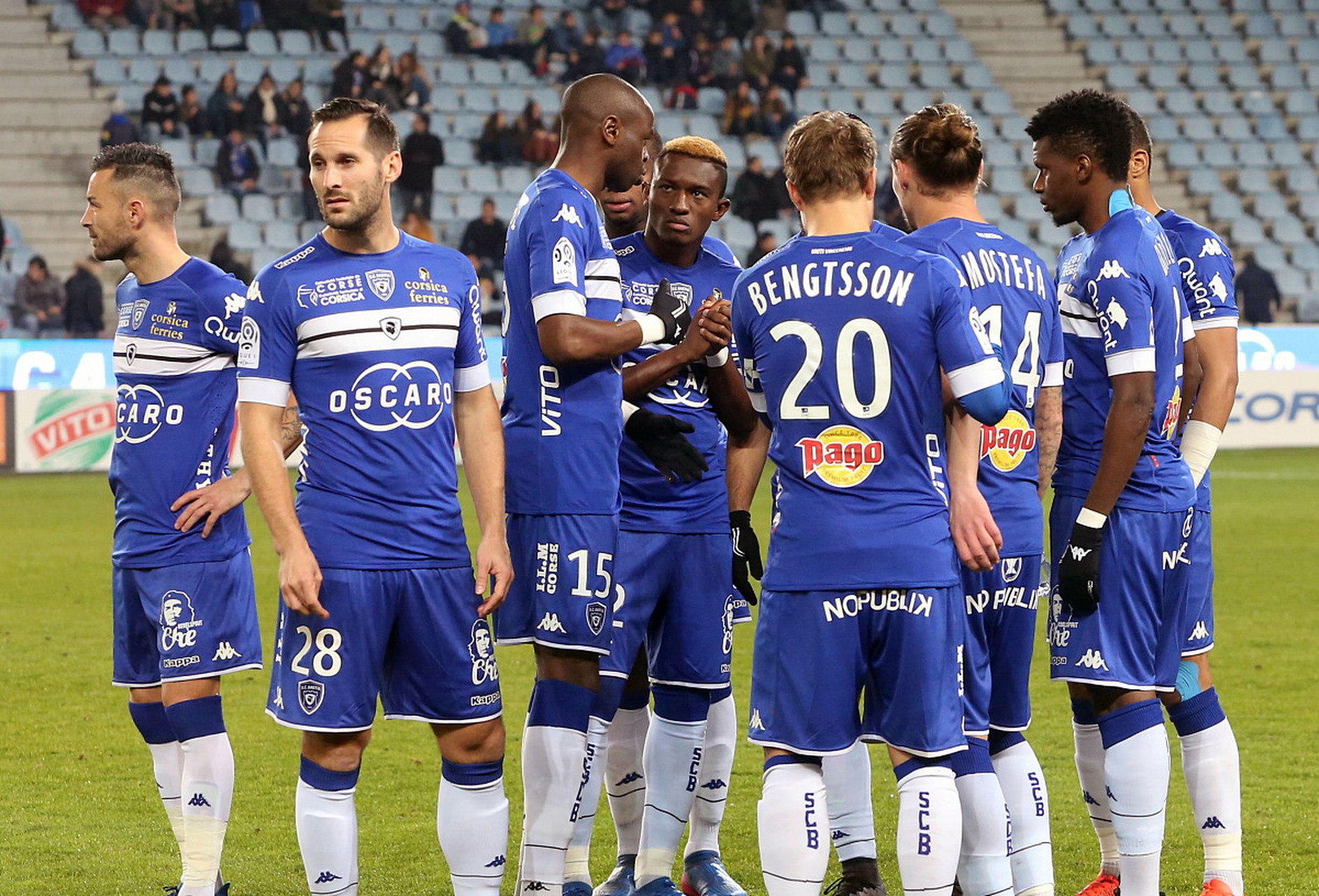 狼队主场逆转水晶宫,收获联赛关键胜利 狼队主场逆转水晶宫,收获联赛关键胜利