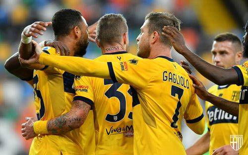 意甲联赛中两支球队的巅峰对决备受期待 意甲联赛中两支球队的巅峰对决备受期待