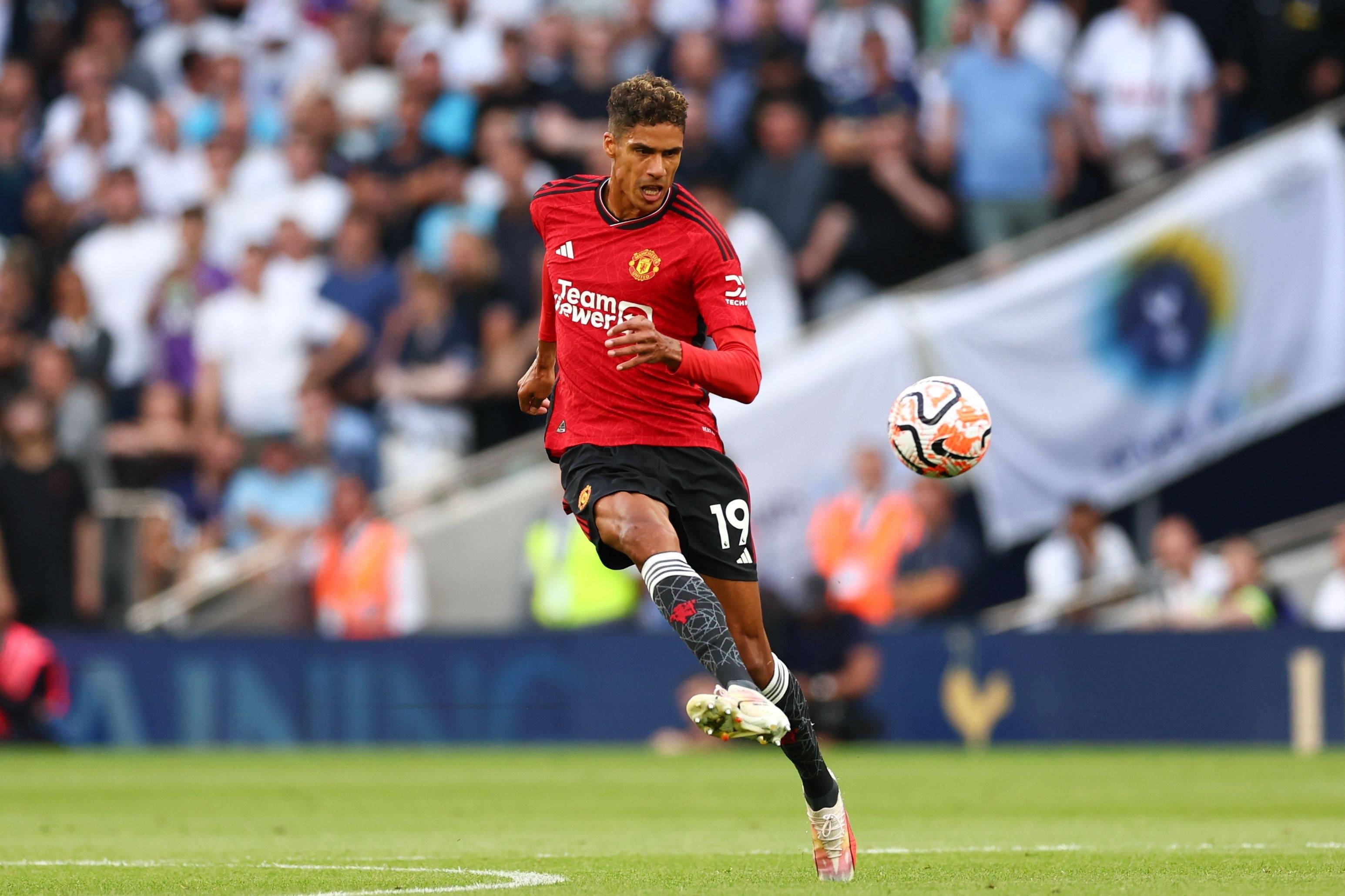 曼联密切关注瓦拉内的转会进展,或将出价赢得竞购 曼联密切关注瓦拉内的转会进展,或将出价赢得竞购