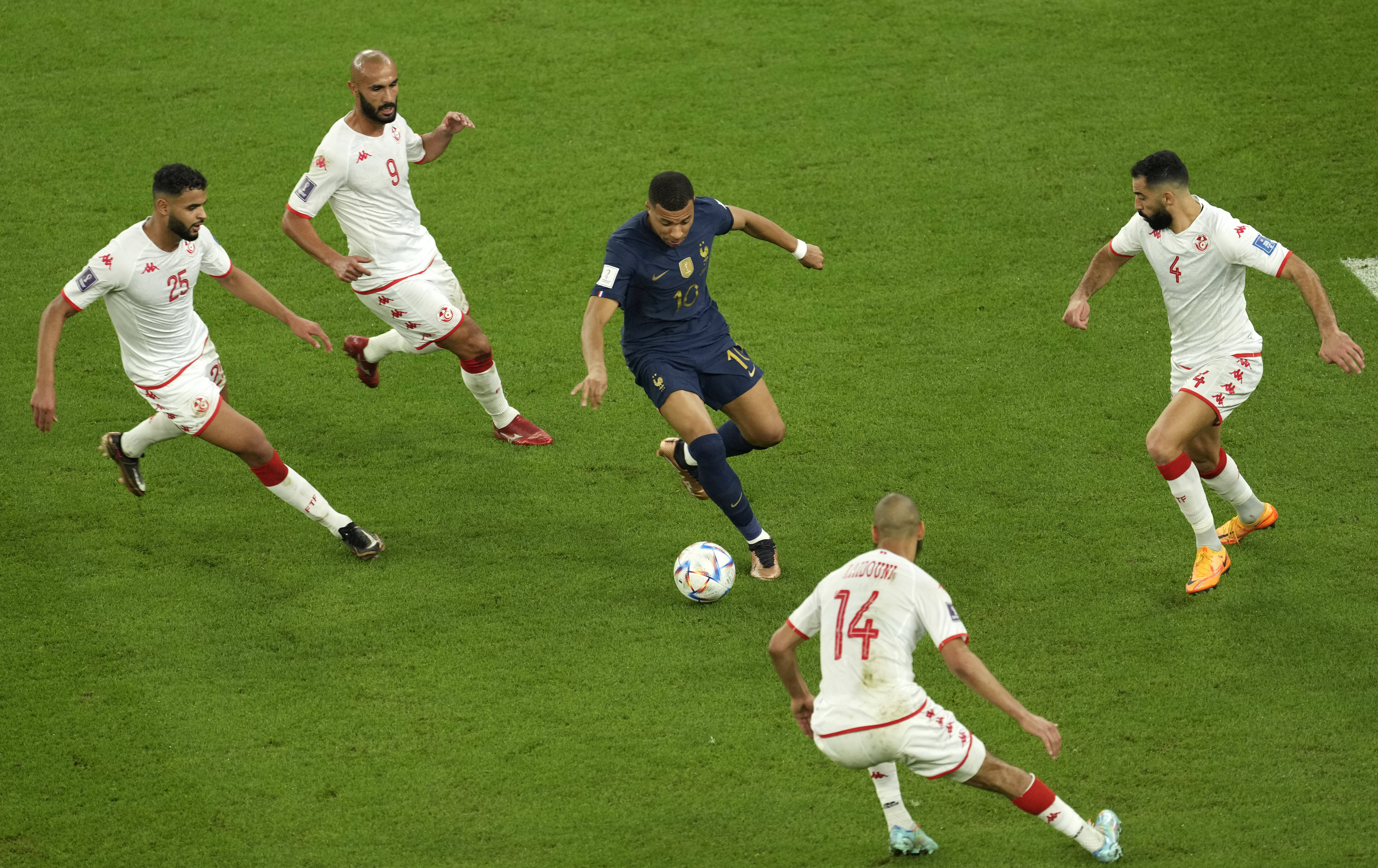 FB体育平台-突尼斯队凭实力过关,跻身八强