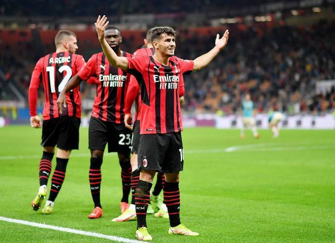 FB体育官网-意甲比赛连续激战,悬念重重