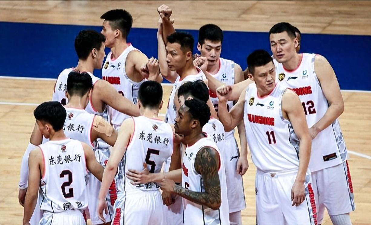 无畏对手,球队全力以赴夺得比赛的胜利 无畏对手,球队全力以赴夺得比赛的胜利