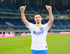 赖克顿城前锋连环进球,主场大获全胜 赖克顿城前锋连环进球,主场大获全胜