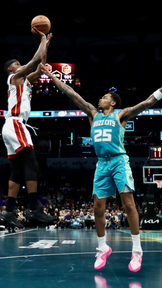 热火客场力克黄蜂,取得两连胜 热火客场力克黄蜂,取得两连胜