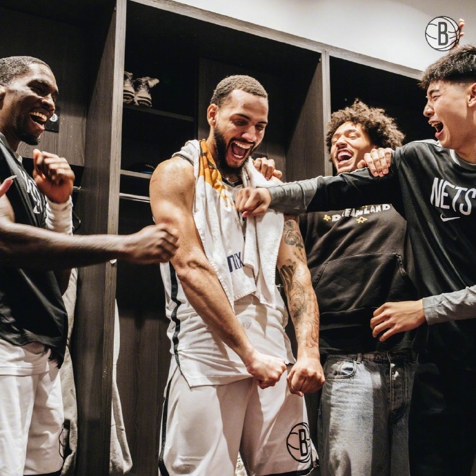 篮网队宣布签下新援,球迷期待他为球队带来新的活力和实力 篮网队宣布签下新援,球迷期待他为球队带来新的活力和实力