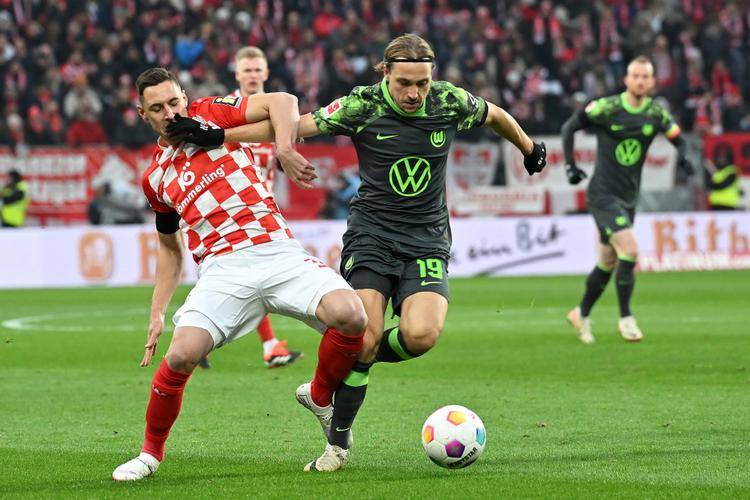 FB体育-弗赖堡主场大胜,继续向前迈进!