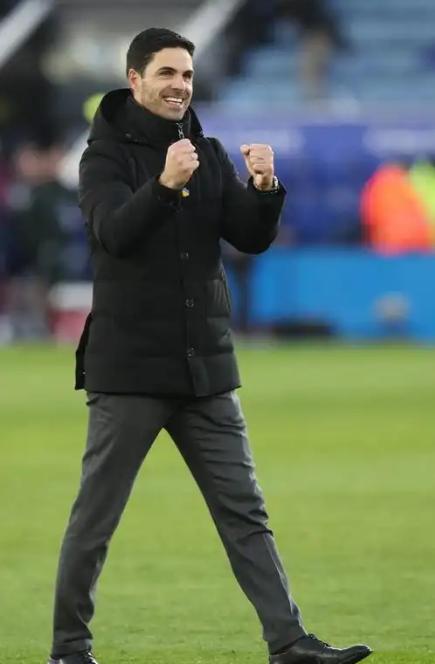 FB体育官方网站-阿森纳后防线遇伤情,温格寻求引援解困