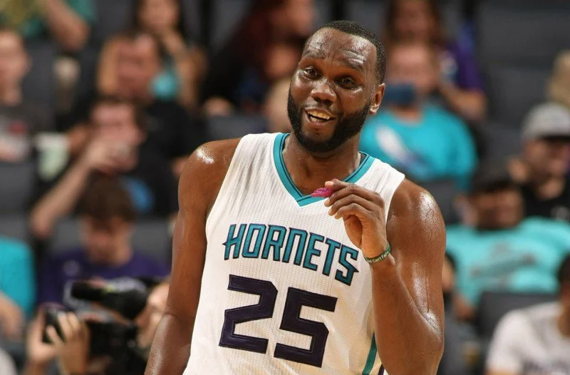 FB体育官方网站-黄蜂球员表现抢眼,或成为未来关键一环