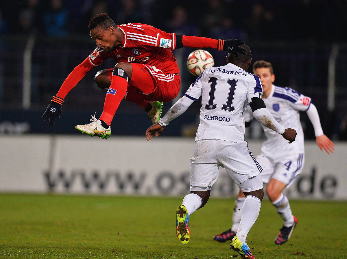 FB体育平台-甘冈前场进球锋线亮眼,艰难逆转取胜