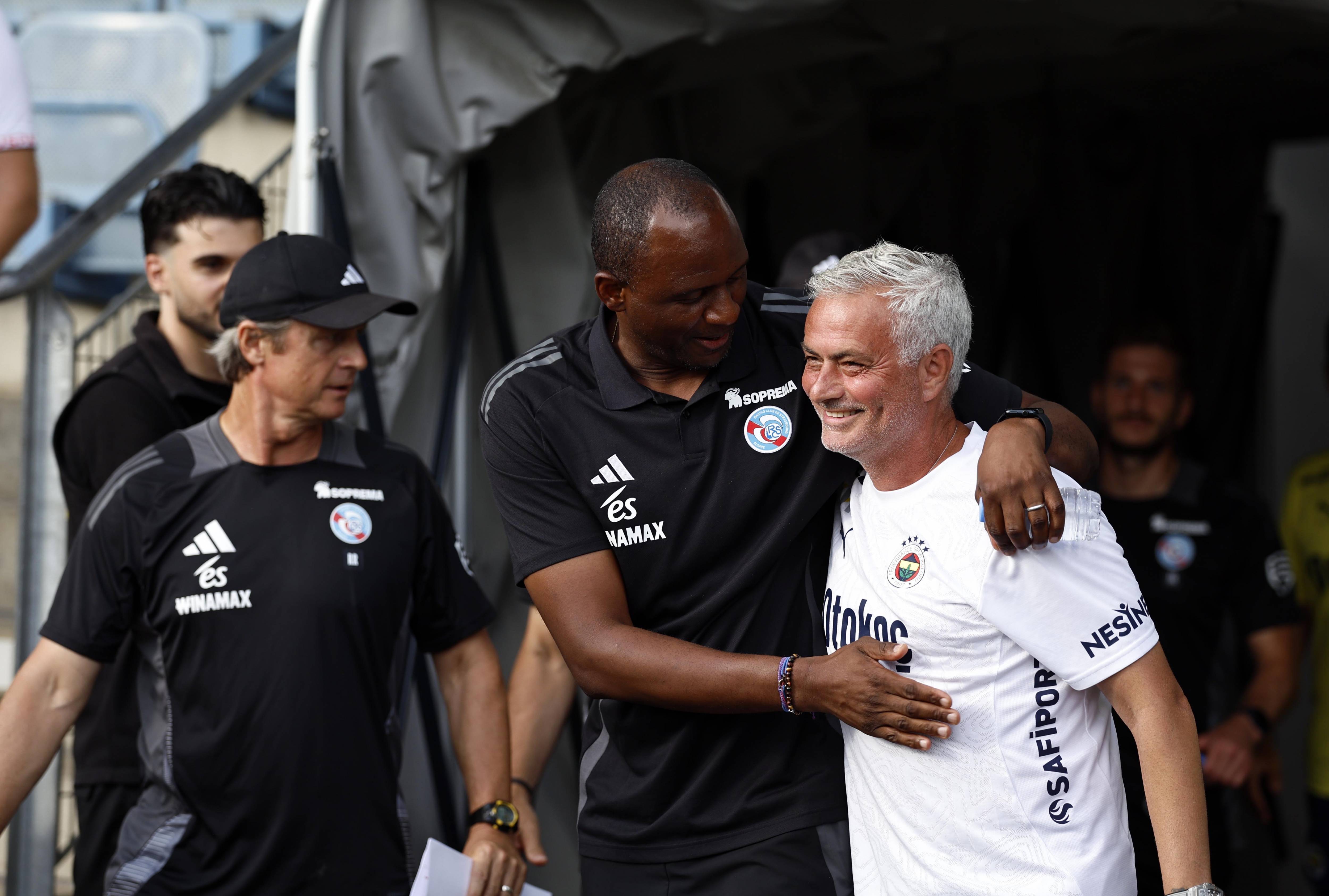 FB体育平台-联赛战绩不佳,球队正考虑换帅