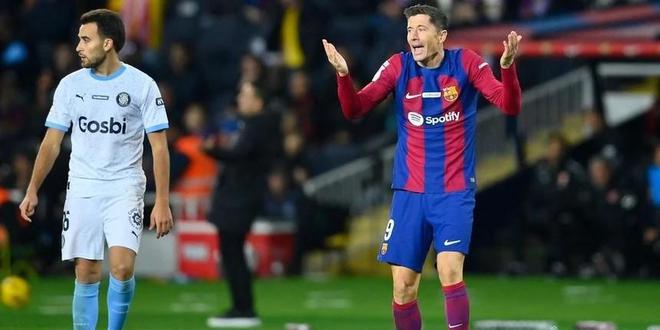 西甲联赛:巴塞罗那队客场不敌,积分滑落 西甲联赛:巴塞罗那队客场不敌,积分滑落