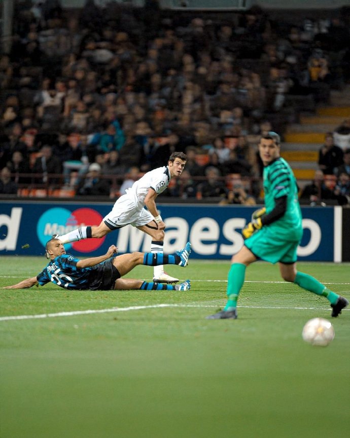 FB体育官网-足球比赛中的意外胜利让人惊叹!