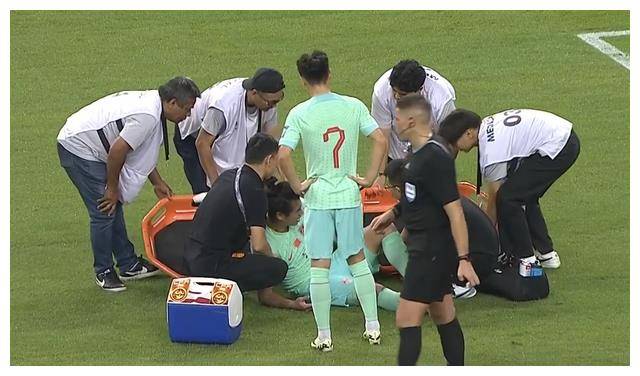 足球比赛中的意外胜利让人惊叹! 足球比赛中的意外胜利让人惊叹!