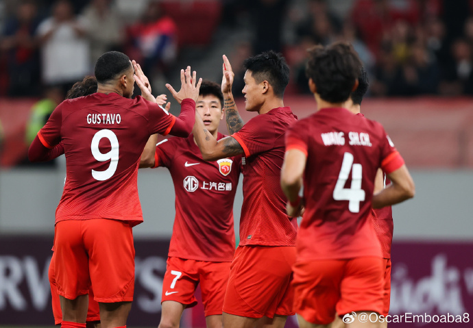 中亚选手在国际赛场上突破重围,夺冠 中亚选手在国际赛场上突破重围,夺冠