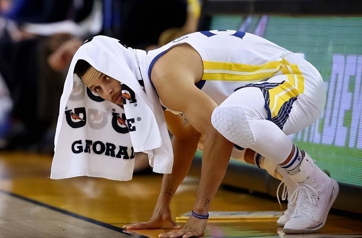 运动员不幸受伤,替补选手接棒继续比赛 运动员不幸受伤,替补选手接棒继续比赛