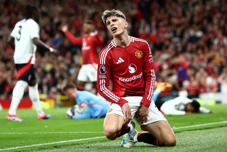 FB体育-曼联新援助力攻击火力,客场期待斩获三分