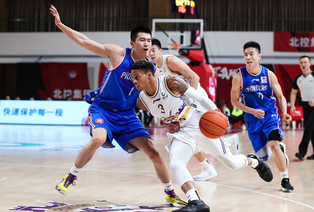 肯尼亚男篮防守强硬,球队备战态势稳定 肯尼亚男篮防守强硬,球队备战态势稳定