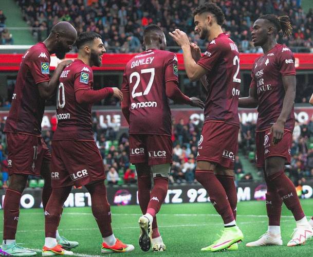 FB体育官网-尼斯球员调整状态,希望在接下来比赛中取得胜利