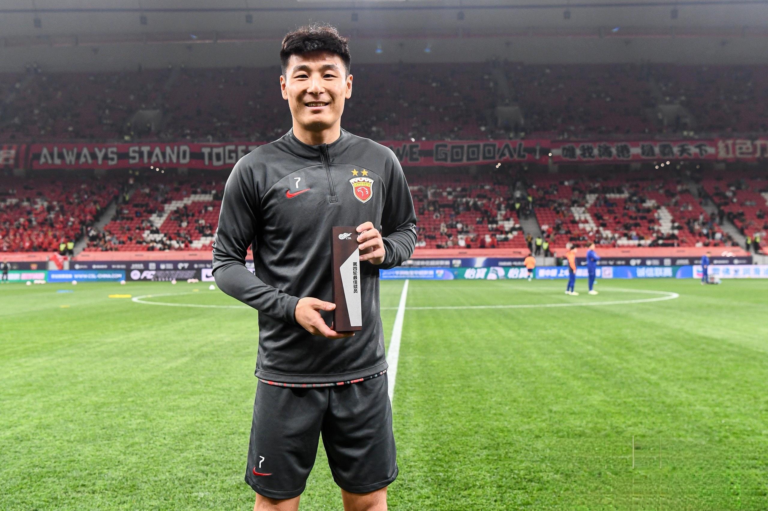 FB体育-武磊梅开二度,上海上港逆转胜山东鲁能