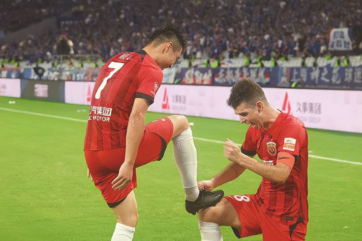 武磊梅开二度,上海上港逆转胜山东鲁能 武磊梅开二度,上海上港逆转胜山东鲁能