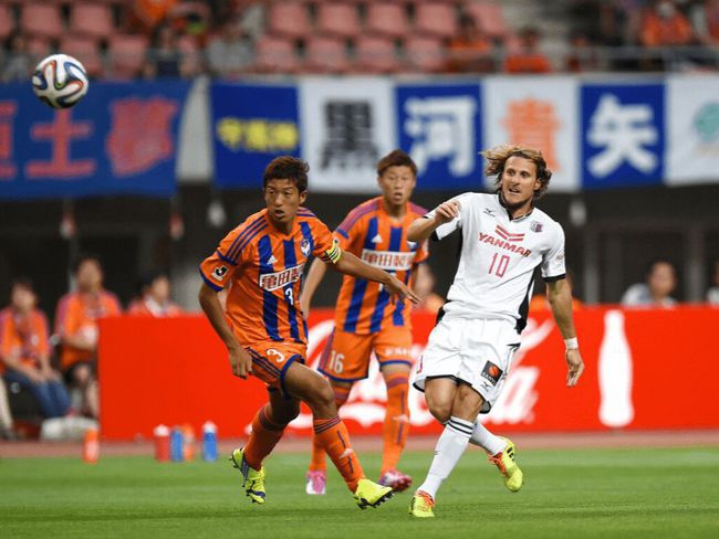 FB体育官网-厄勒布鲁士在客场遭遇挫折，遗憾败北