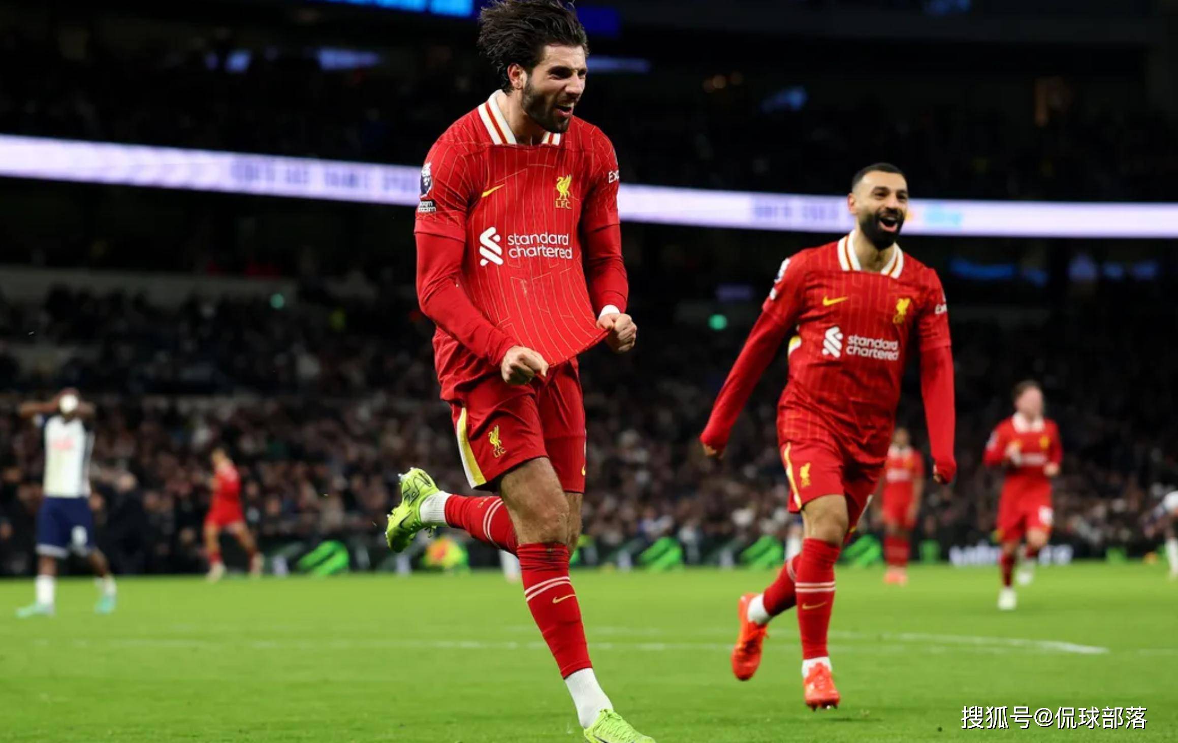 曼城客场大胜埃弗顿,追赶领头羊 曼城客场大胜埃弗顿,追赶领头羊