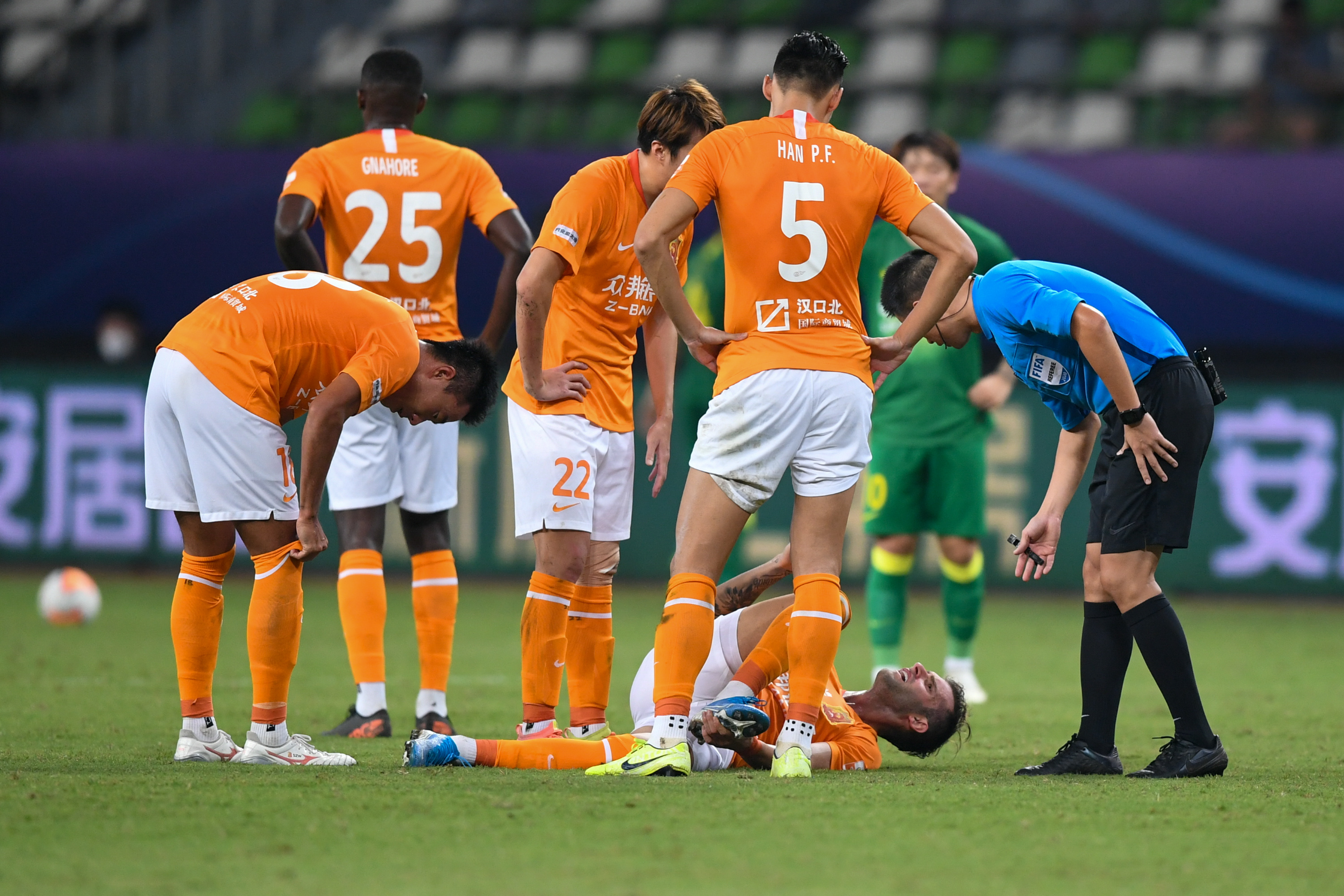 FB体育官网-武汉卓尔迅速领先,晋级下一轮比赛!