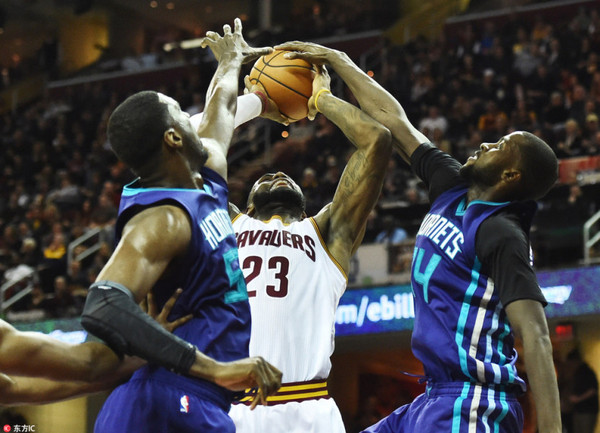 FB体育官网-公牛豪取九连胜,主场击败骑士登上榜首