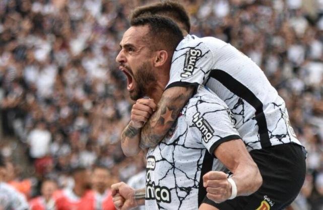 FB体育官网-汉堡球迷欢呼胜利,球队反弹势头明显