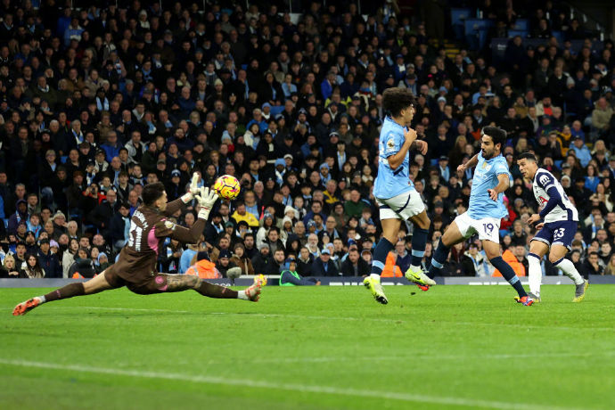 FB体育官网-精彩比赛中球员展现出色技术,震撼全场