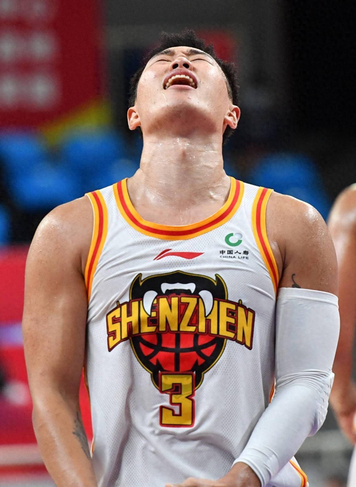 FB体育官网-济南男篮大败,面对逆境难以适应