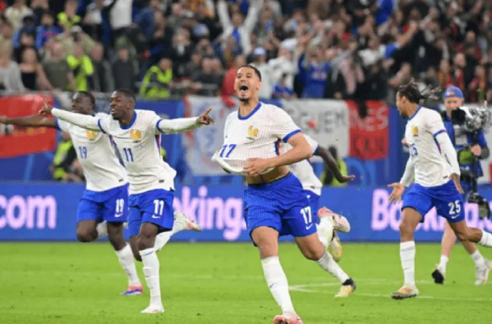 帕德博恩展现团队实力,主场大胜实现连胜 帕德博恩展现团队实力,主场大胜实现连胜