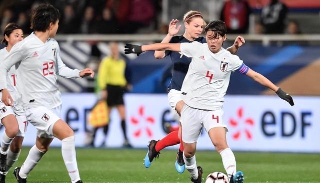 FB体育官网-日本女足精彩对决,赛场瞬间成经典