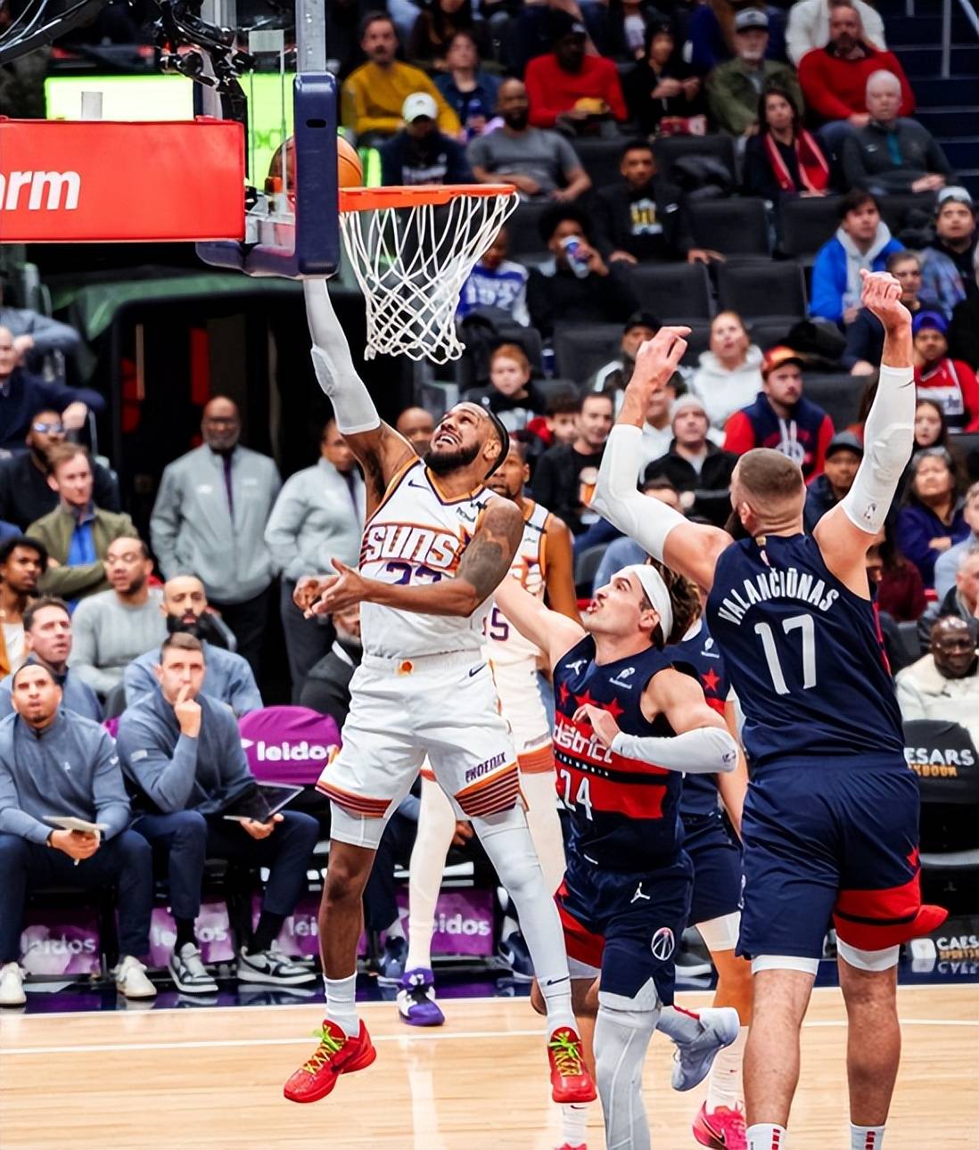 FB体育官方网站-太阳遭遇连败,布克发挥稳定难负责