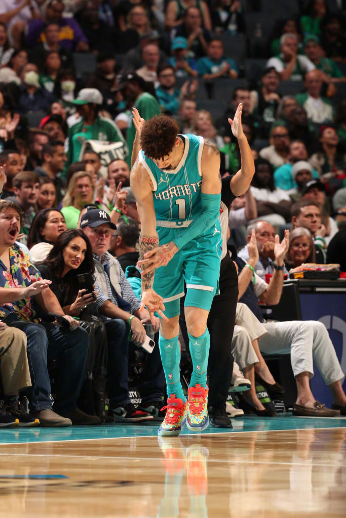 FB体育平台-凯尔特人胜活塞,塔图姆制胜球稳定球队信心