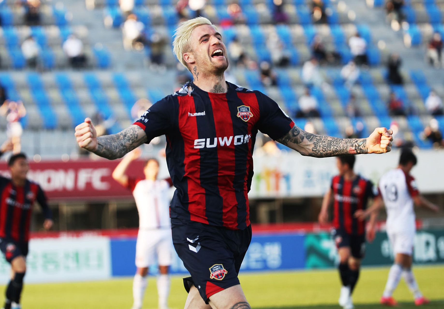 水原球队在场上展现出无与伦比的实力 水原球队在场上展现出无与伦比的实力