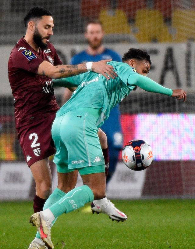 FB体育-里昂主场逼平昂热,难取三分