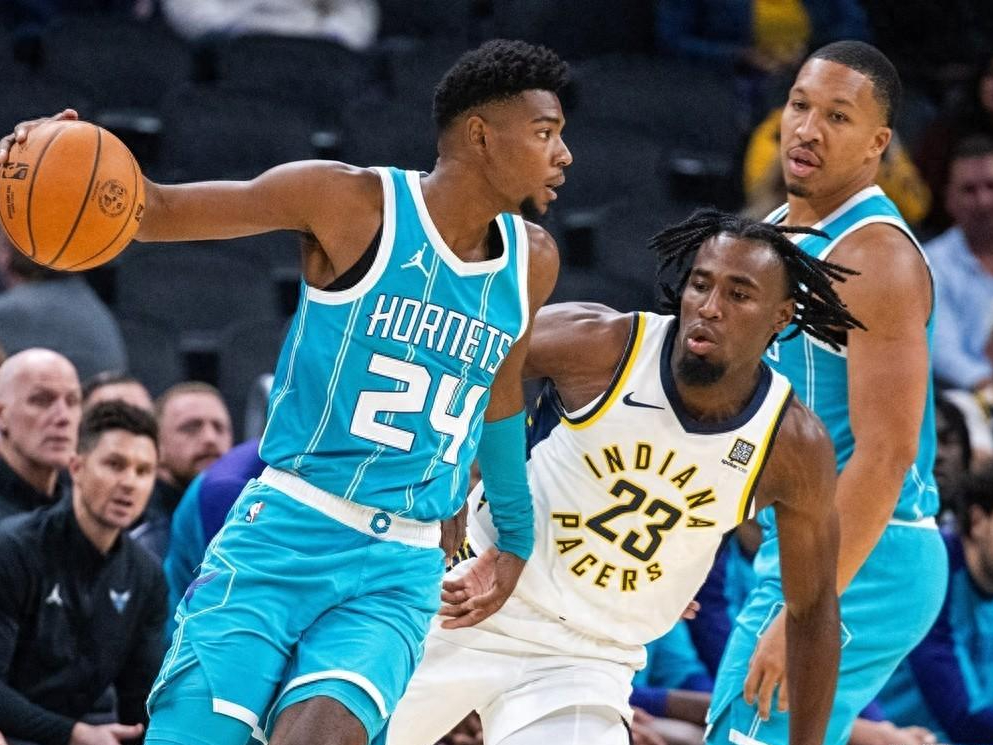 FB体育官网-黄蜂客场不敌步行者，布格登表现出色