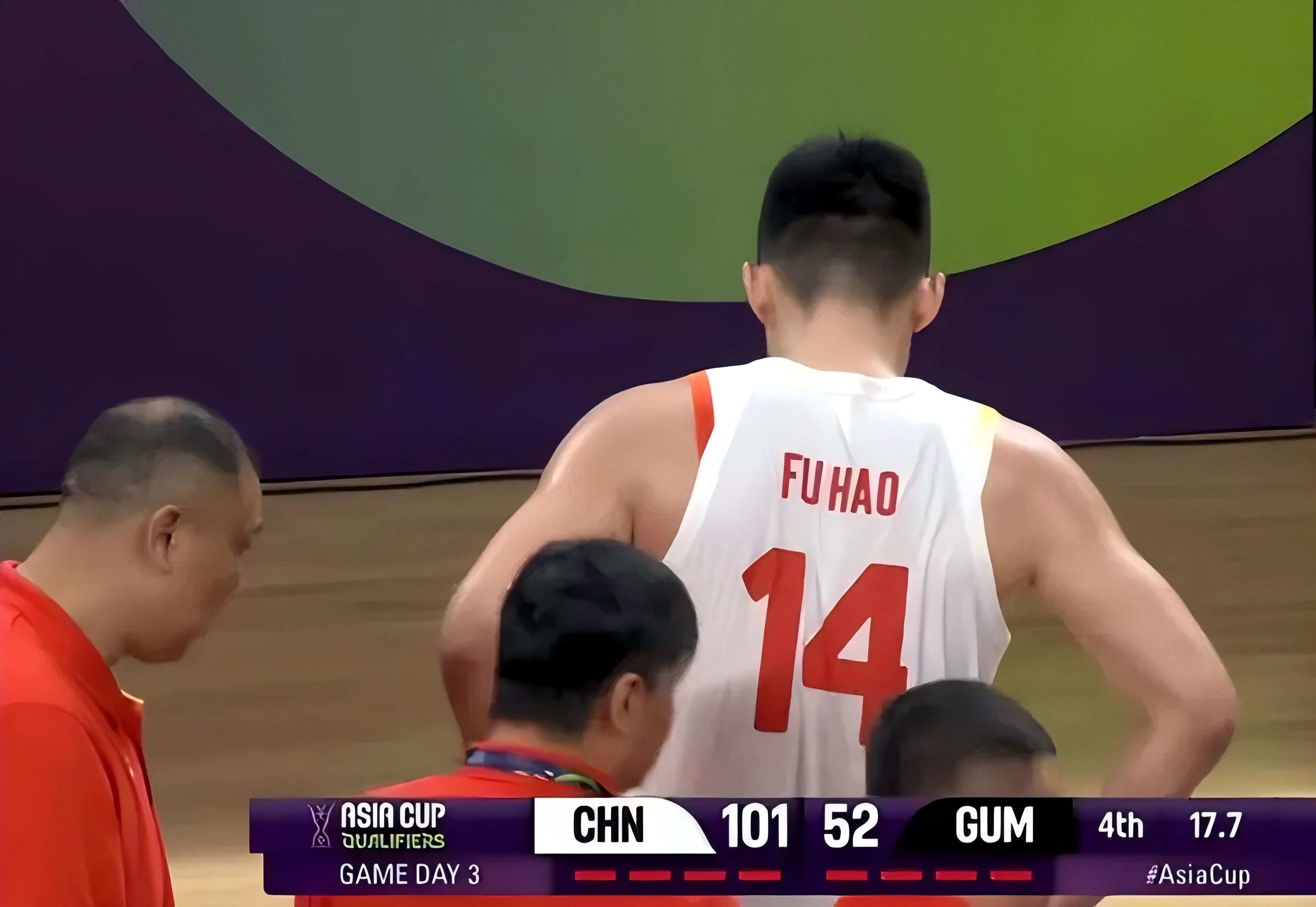 各队选手在比赛中展现出不俗实力,抢眼亮相 各队选手在比赛中展现出不俗实力,抢眼亮相