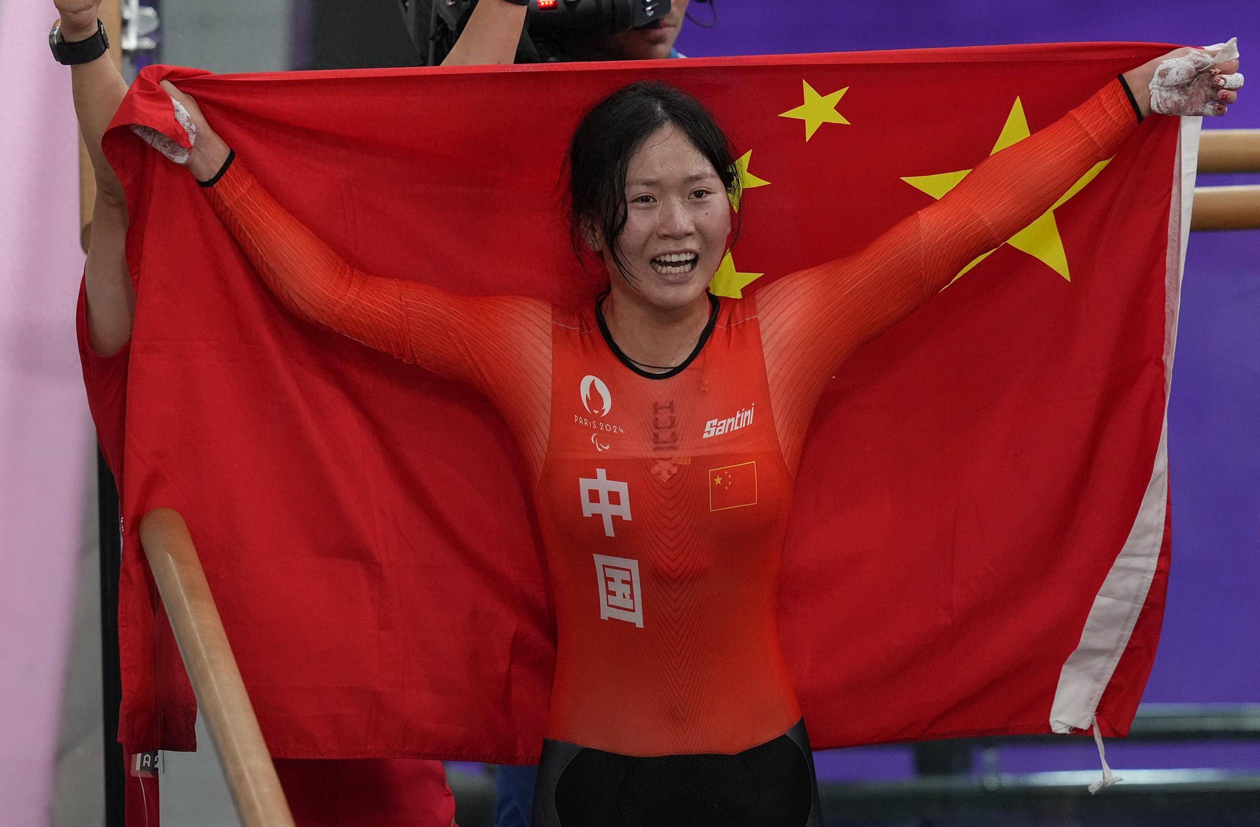 女子田径比赛选拜赛呈现踏雪寻梅 女子田径比赛选拜赛呈现踏雪寻梅