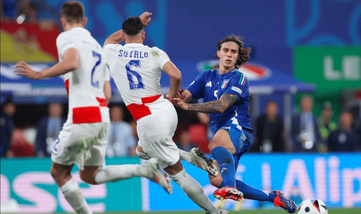 意大利足球联赛进入激烈角逐的阶段 意大利足球联赛进入激烈角逐的阶段