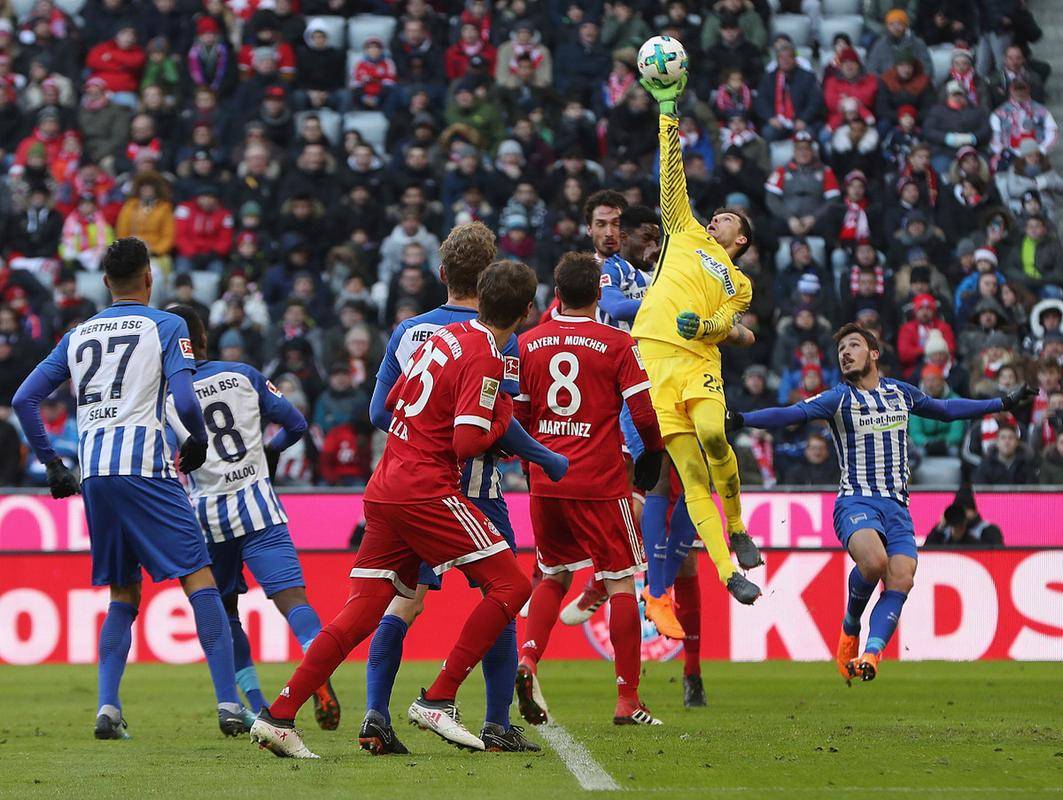 FB体育官网-南安普顿主场三球击败西汉姆联,终结连败