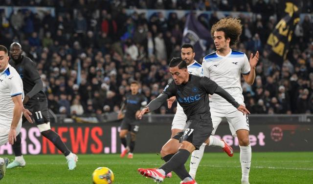 那不勒斯战胜帕尔马，保持连胜