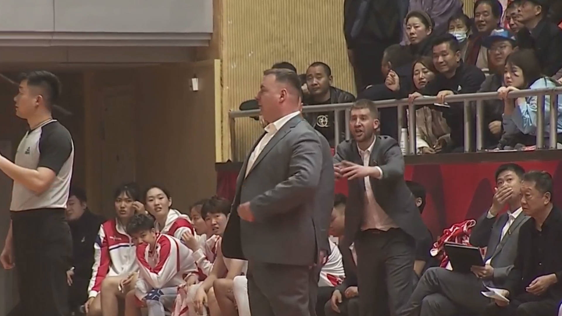 北极洲女篮精英联赛季后赛开战,悬念重重 北极洲女篮精英联赛季后赛开战,悬念重重