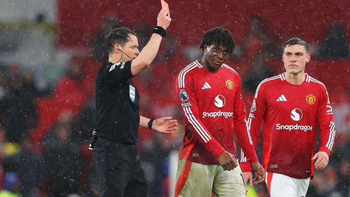 曼联中场因伤缺席关键战役,对球队影响大 曼联中场因伤缺席关键战役,对球队影响大