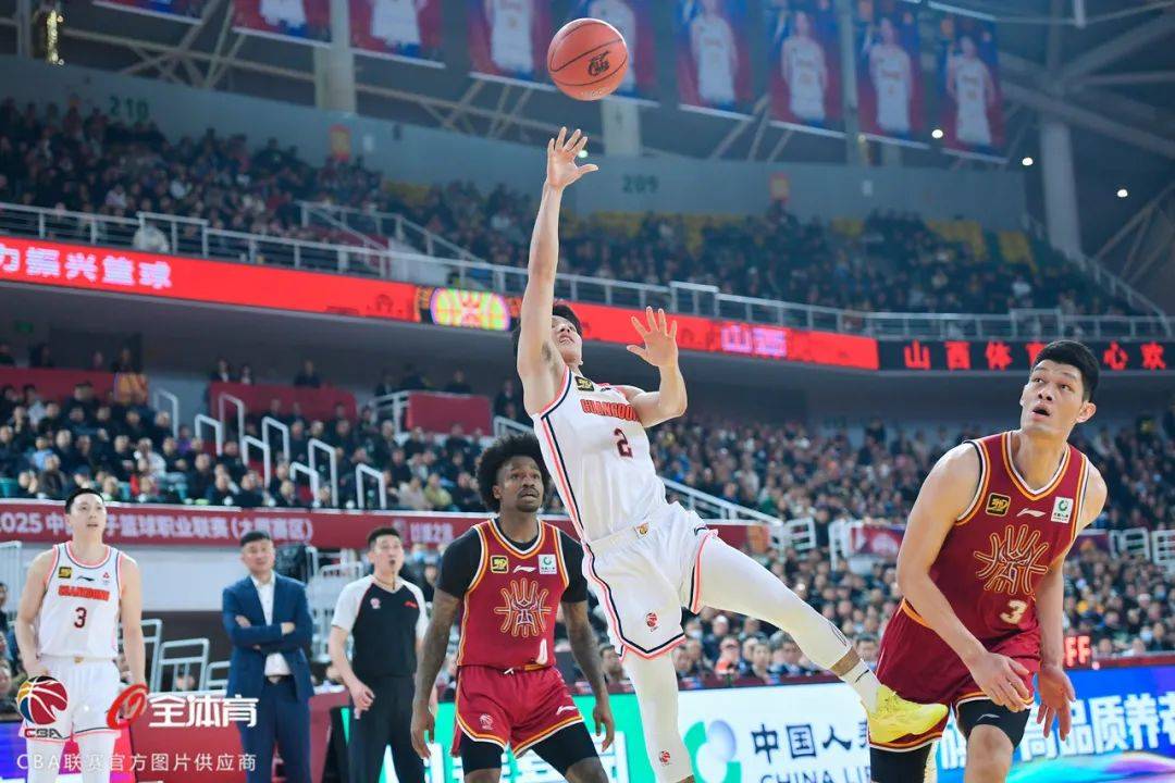 FB体育平台-华南虎客场横扫,易建联带领广东队晋级总决赛