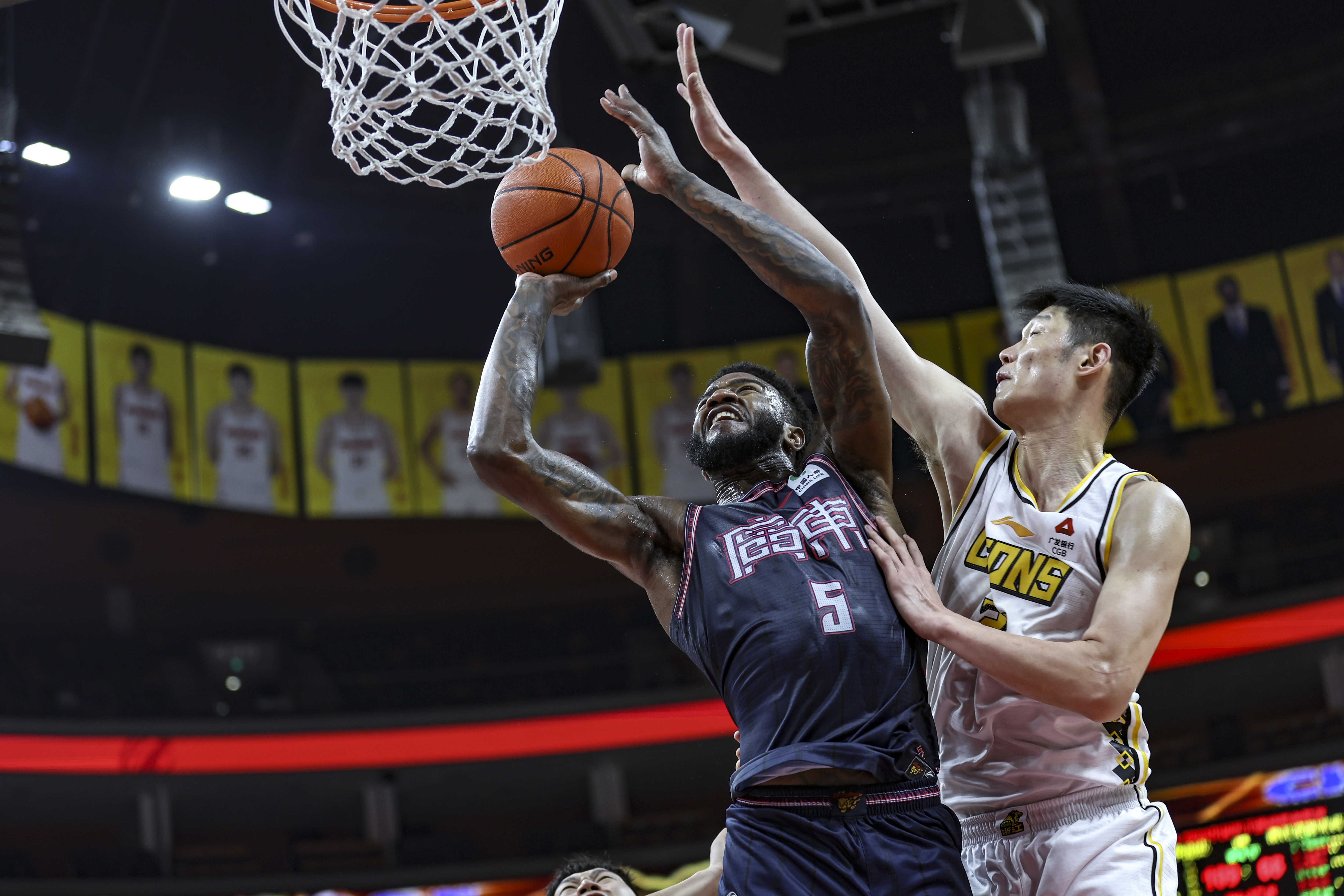 华南虎客场横扫,易建联带领广东队晋级总决赛 华南虎客场横扫,易建联带领广东队晋级总决赛