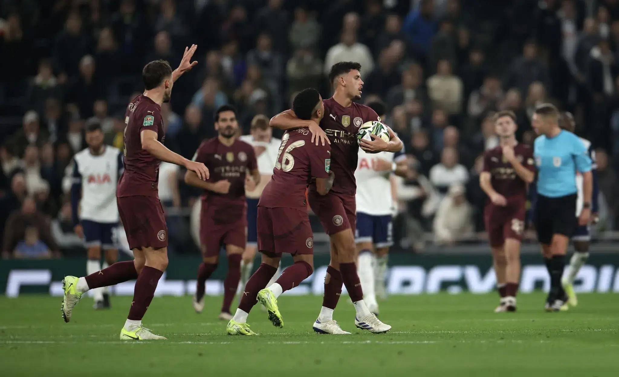 曼城惨败热刺,领先地位动摇 曼城惨败热刺,领先地位动摇